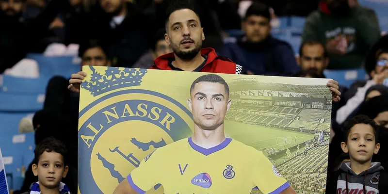 Người hâm mộ không hài lòng với hành động của Ronaldo