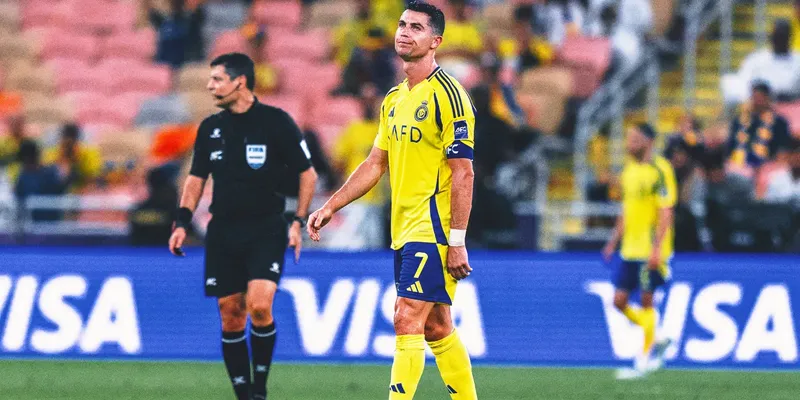Ronaldo không hài lòng với cách phòng ngự của đồng đội