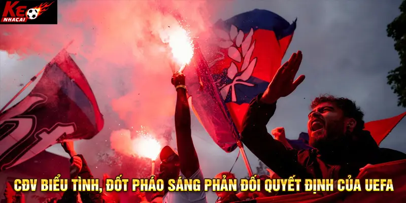CĐV biểu tình, đốt pháo sáng phản đối quyết định của UEFA