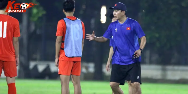 HLV Kim Sang-sik chuẩn bị kỹ càng cho U23 Việt Nam 