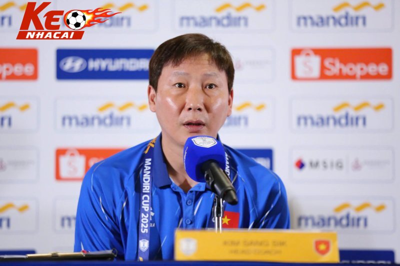 HLV Kim Sang-sik không sợ đối thủ nào