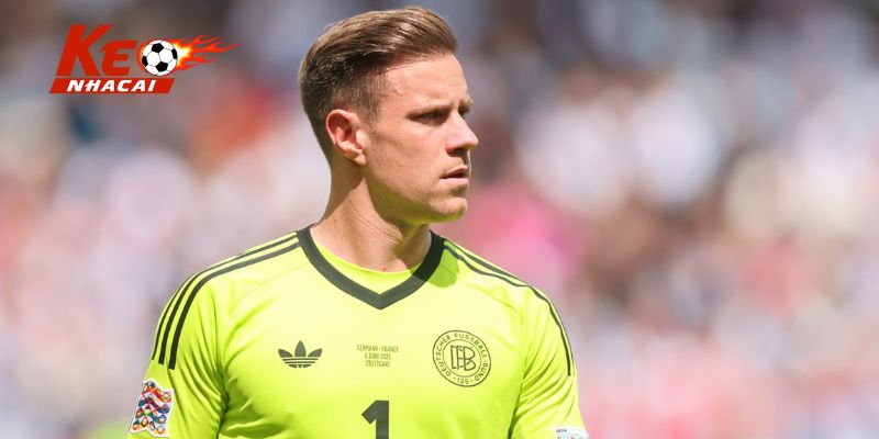 Ter Stegen đối diện nguy cơ mất vị trí