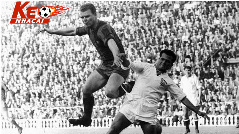 Laszlo Kubala là một trong những người mang áo số 10 huyền thoại của Barca